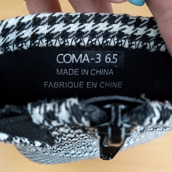 Jeffrey Campbell 'Coma' Pointy Toe Stretch Ankle Booties in Houndstooth - Picture 7 of 9